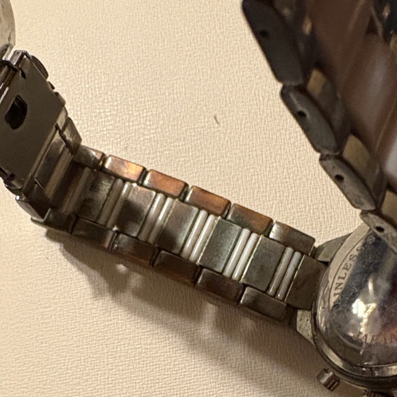 Elegant Silver and White Women's Watch - Picture 11 of 17